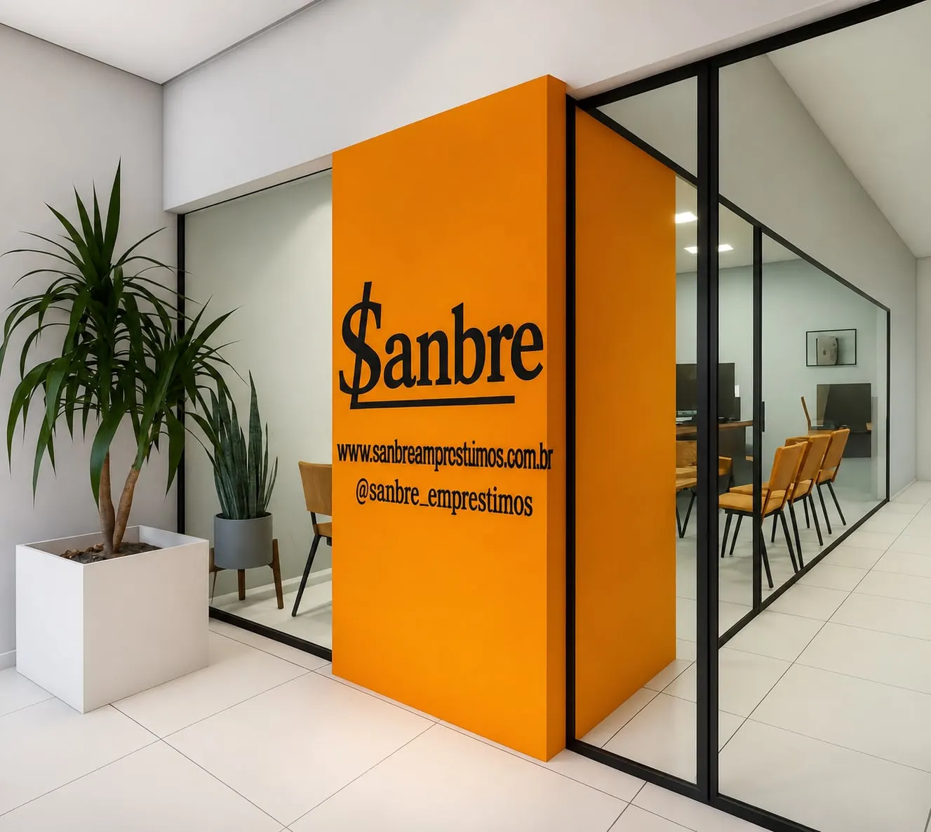 Recepção da Sanbre com o letreiro da marca na parede laranja